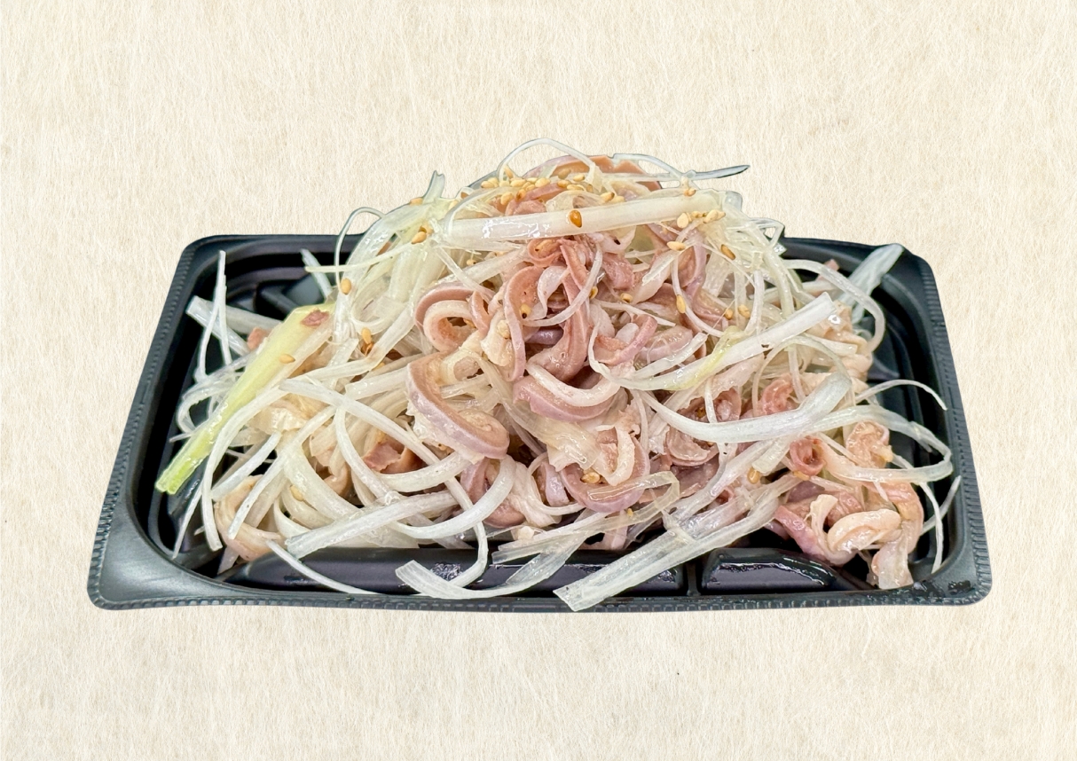 揚げシュウマイ(奥)・上州麦豚串カツ(手前)